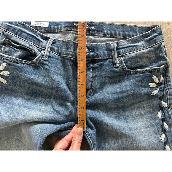 Driftwood Embroidered Marilyn Jeans Size 27 Floral Stretch Denim Blue White GUC - Picture 10 of 12
